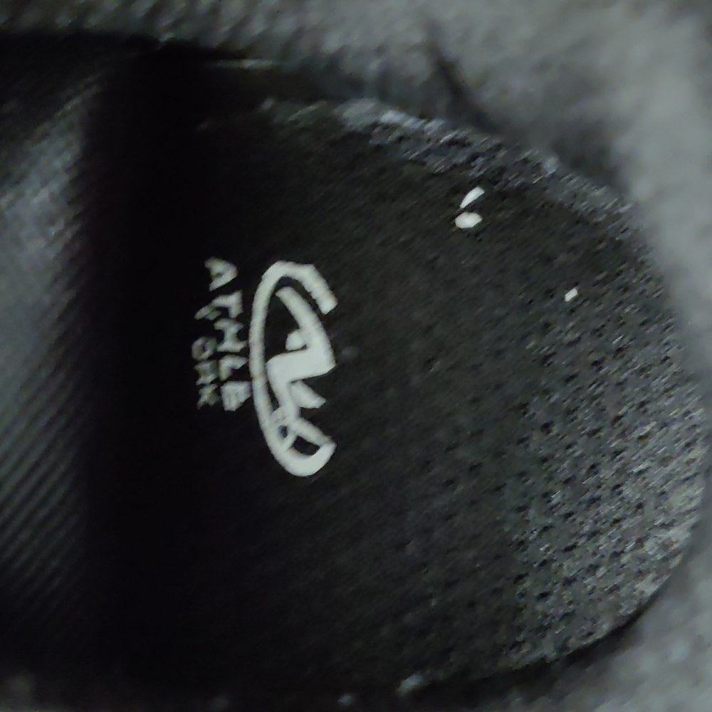 ***Athletic Sneakers Boys(5) Toddlers. - Picture 5 of 6
